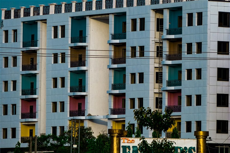 Appartment building &copy;David Alinta