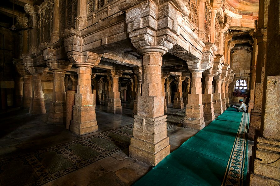 The prayer room of the Jama mosque &copy;Sonika Agarwal