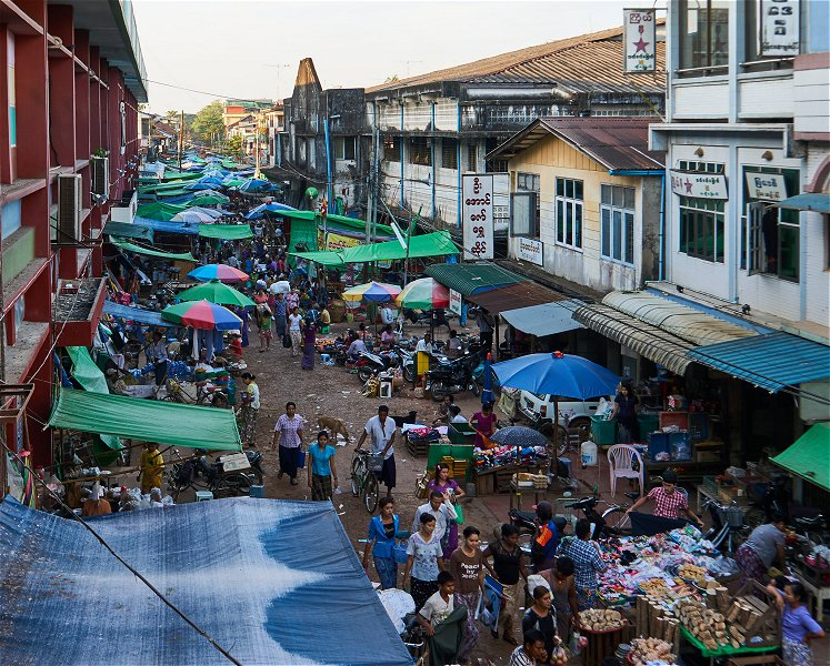 Market &copy;Radek Kucharski