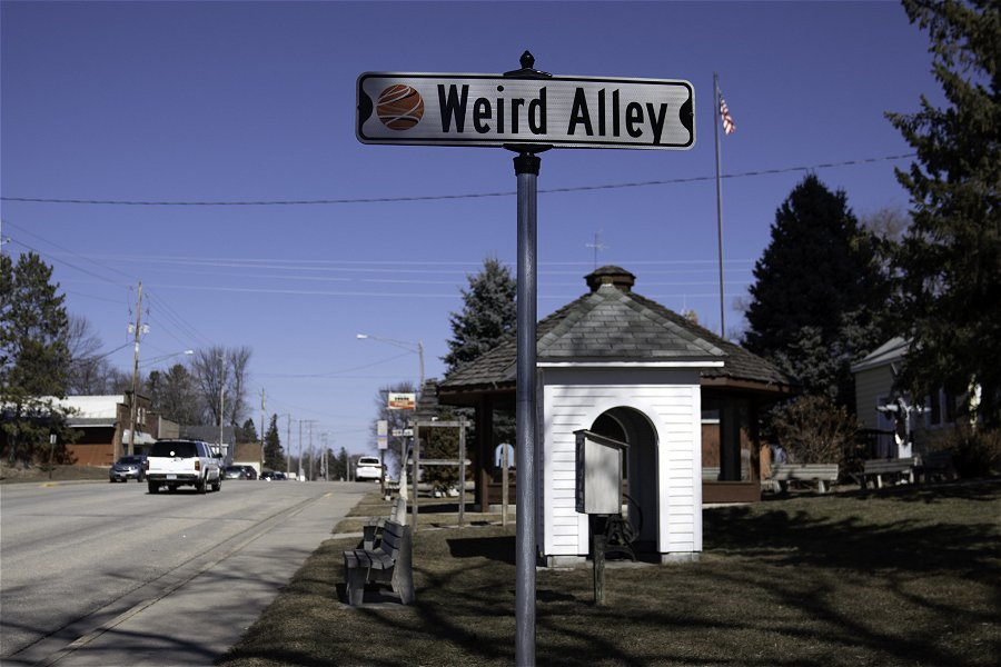 Weird Alley &copy;Lorie Shaull