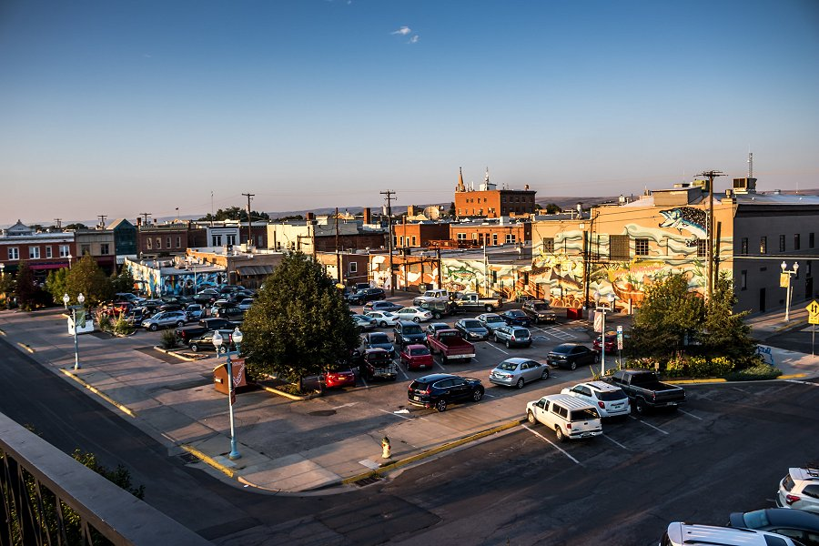 Laramie &copy;Mark Byzewski