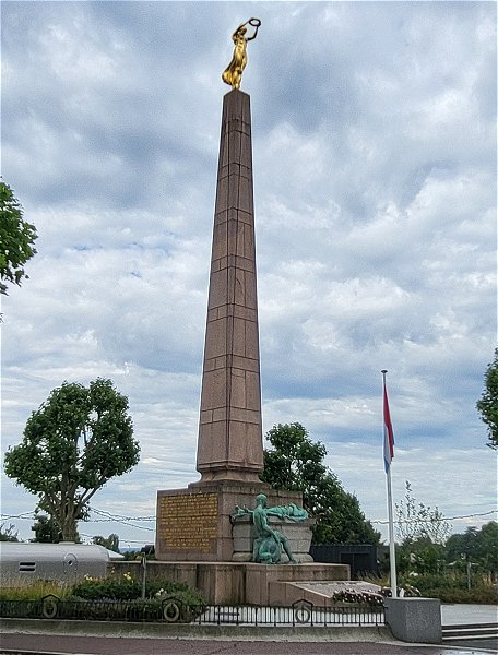 G&euml;lle Fra Monument