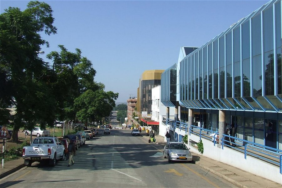Manzini &copy;Robert Cutts