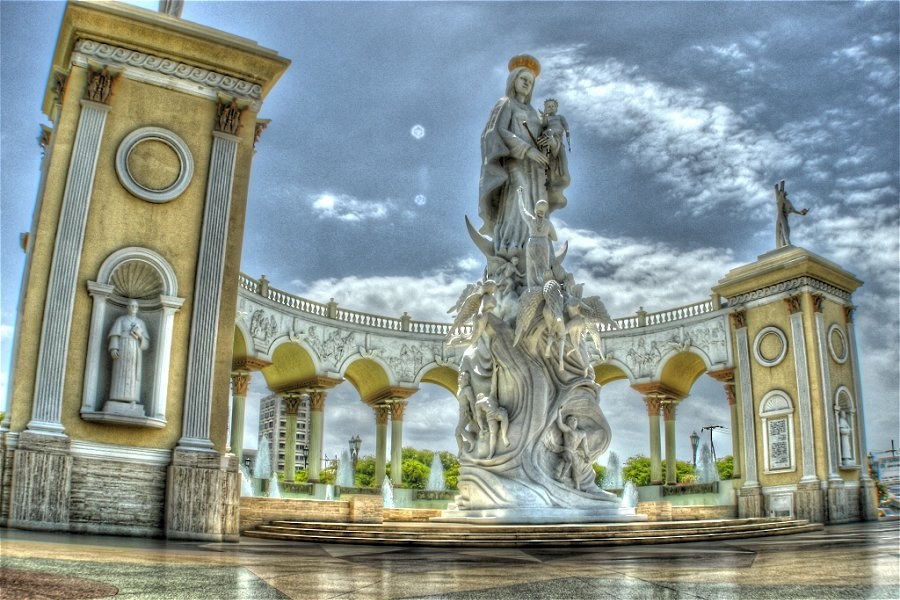 Monument of Our Lady of the Rosary of Chiquinquir&aacute; &copy;Alvaro Hern&aacute;ndez