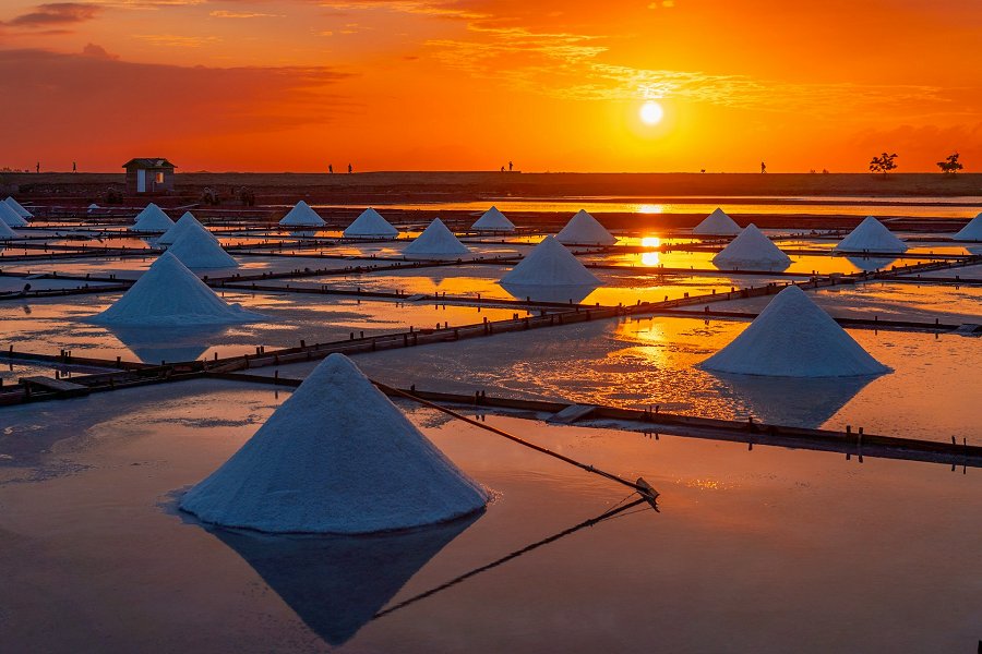 Jingzaijiao Tile-paved Salt Fields